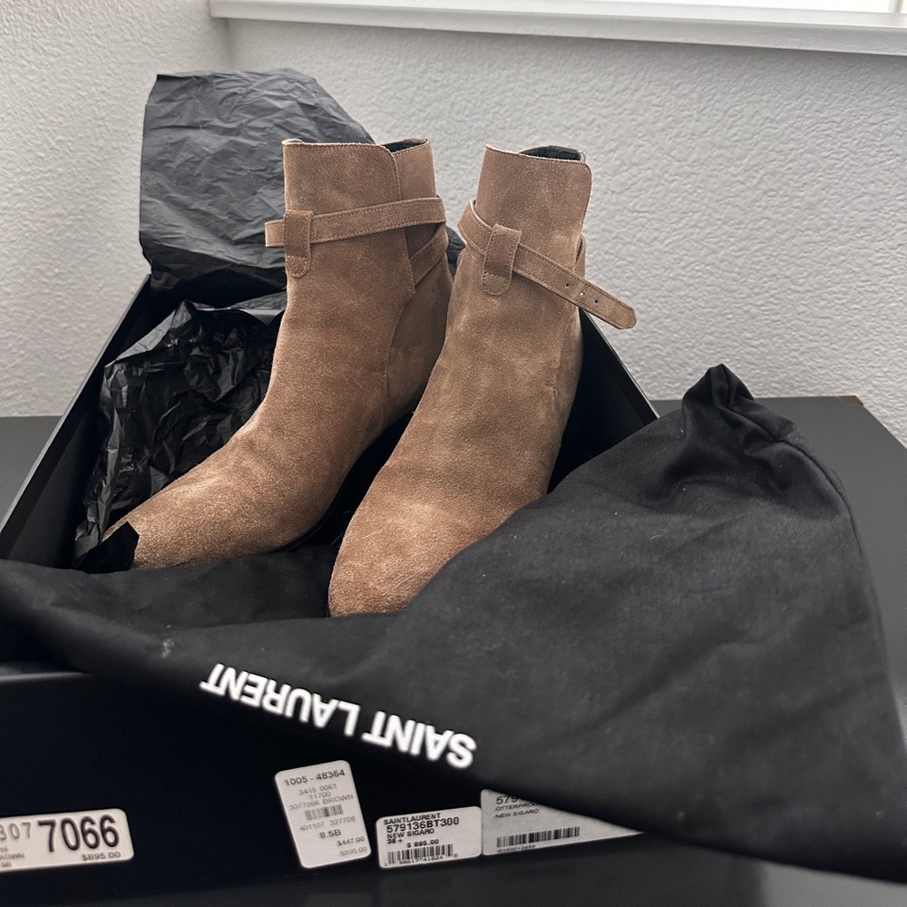 Saint Laurent ankle Boots!